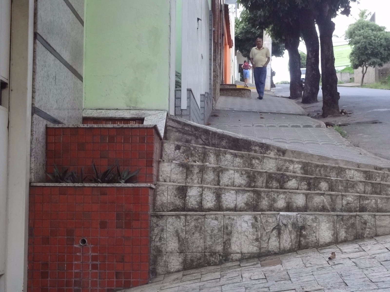 CIASDEM pede providências para calçadas