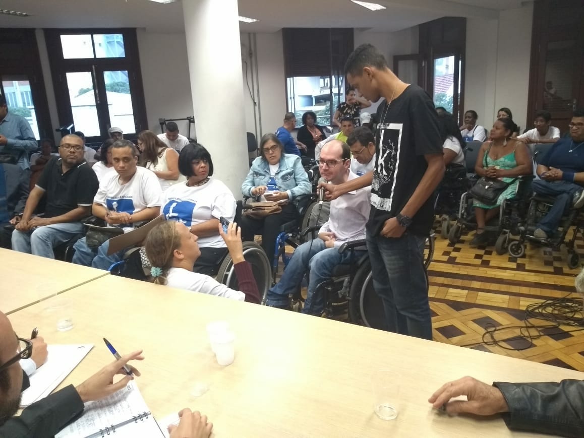 Mobilização em BH cobra acessibilidade em ônibus de viagem